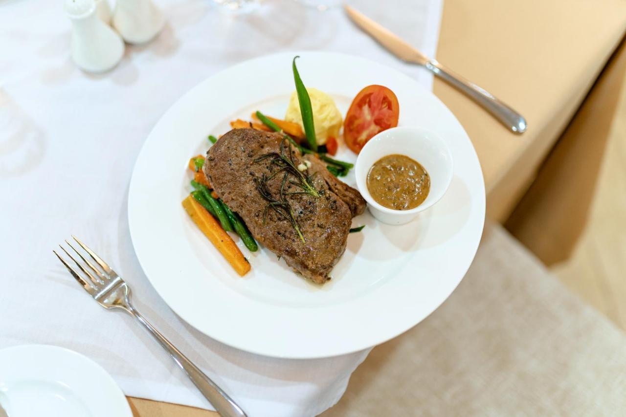 Kibo Palace Hotel Моши Экстерьер фото